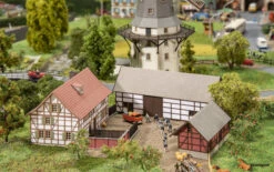 282800 Faller Dreiseithof